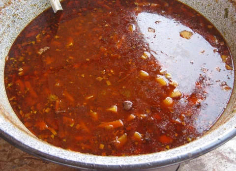 Gulaschsuppe — deftig und würzig