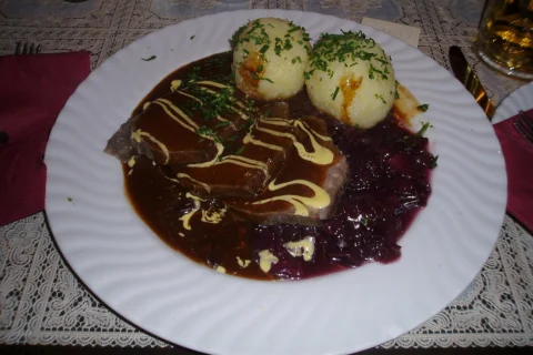 Sauerbraten wie bei Oma — der Klassiker aus dem Ofen