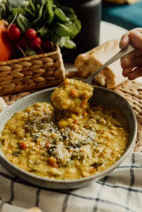 Schwäbische Linsen mit Spätzle und Saitenwürstchen